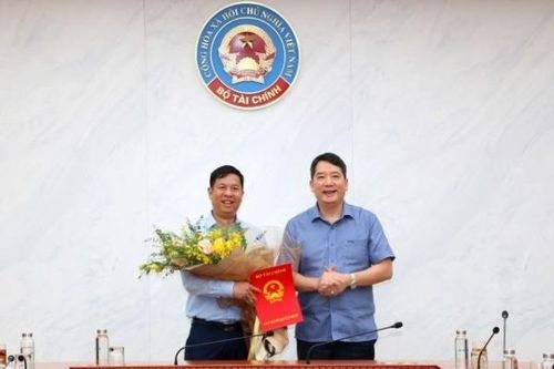 Bộ Tài chính trao quyết định bổ nhiệm Phó Vụ trưởng Vụ Đầu tư