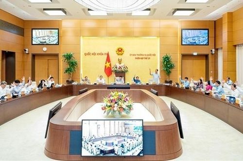 Thông qua Nghị quyết sửa đổi, bổ sung một số điều về chức vụ, chức danh của sĩ quan công an nhân dân có cấp bậc hàm cao nhất là Trung tướng, Thiếu tướng
