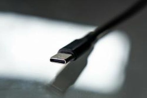 Ảrập Xêút yêu cầu tất cả điện thoại thông minh và máy tính xách tay phải trang bị cổng USB-C