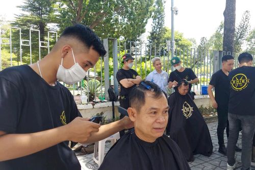 Chuyện những chàng trai cắt tóc miễn phí 'làm đẹp cho đời'