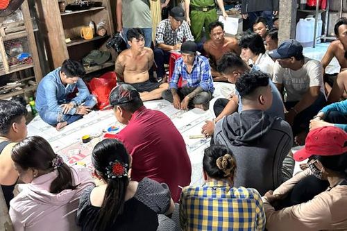 4 đối tượng tổ chức lắc tài xỉu tại nhà riêng bị khởi tố