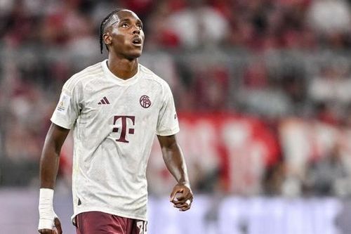 Tiền đạo của Bayern Munich bị phân biệt chủng tộc