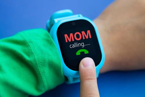 Phụ huynh có nên mua đồng hồ thông minh nghe gọi cho trẻ em không?