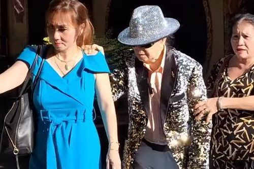 Nghệ sĩ Minh Cảnh tuổi U90, xúc động nói trước mộ vợ: 'Anh giờ đây không hề tiếc nuối, ham muốn điều gì nữa'