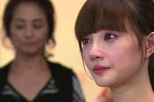 Đưa mẹ chồng đi viện, tôi điếng người khi biết lý do khiến bà luôn ghét mình là gì