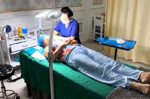 Thẩm mỹ viện dùng nhân viên lao công làm phẫu thuật cho khách