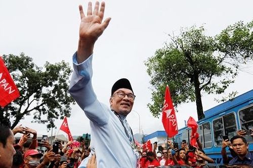 'Làn sóng xanh' với ông Anwar