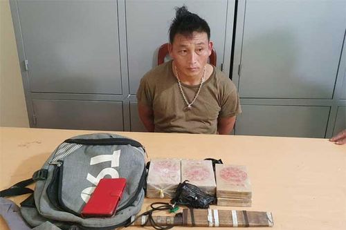 Bắt đối tượng mua bán, vận chuyển 6 bánh heroin