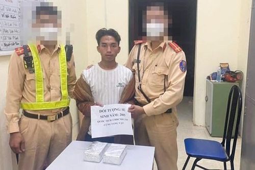 Sơn La: Bắt thanh niên người Lào đem bán 4 bánh heroin