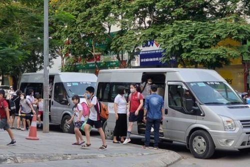 Nở rộ xe đưa đón học sinh tự phát