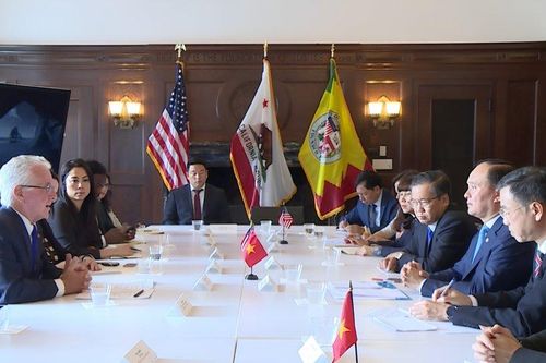 Chủ tịch HĐND thành phố Hà Nội thăm và làm việc tại Los Angeles