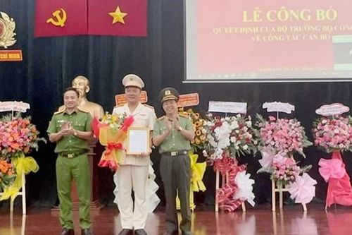 Trao quyết định bổ nhiệm Phó Giám đốc Công an TP Hồ Chí Minh