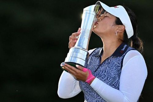 Cô gái gốc Việt chơi golf từ năm 6 tuổi, từng muốn từ bỏ vì thất bại giờ đã chiếm vị trí số 1 thế giới