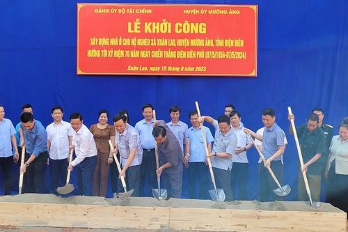141 hộ nghèo ở Xuân Lao được Đảng ủy Bộ Tài chính hỗ trợ làm nhà ở