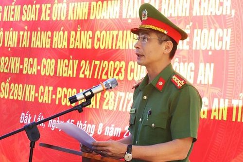 Đắk Lắk ra quân tổng kiểm soát xe vận tải hành khách và hàng hóa bằng container