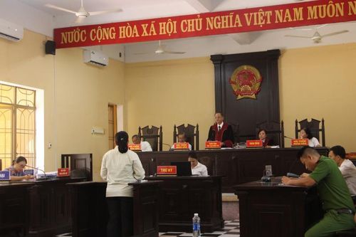 Người phụ nữ lừa bán đất 'ảo' lãnh 24 năm tù