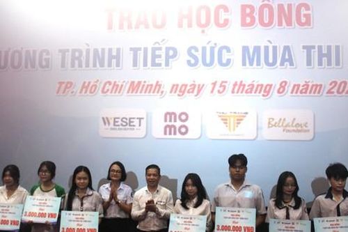 Chương trình 'Tiếp sức mùa thi' năm 2023 tại TP. HCM lan tỏa rộng trong cộng đồng