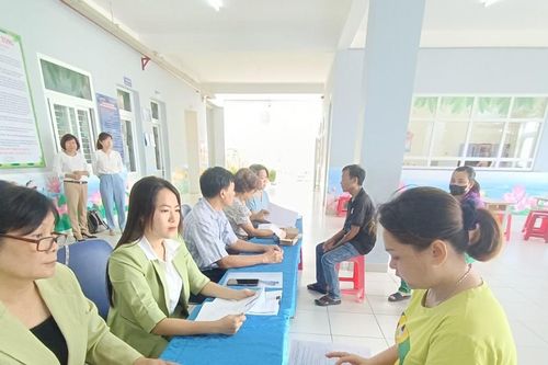 TPHCM: Công khai mức phí của dịch vụ thanh toán học phí không dùng tiền mặt