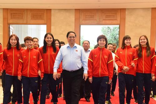 Thủ tướng Phạm Minh Chính gặp mặt và biểu dương đội tuyển bóng đá nữ Việt Nam