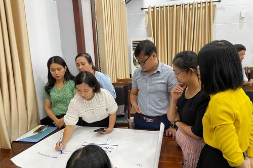 Giáo viên đi học… hè