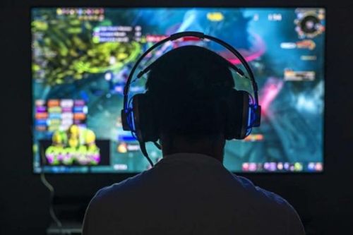 Chơi game 10 tiếng mỗi ngày, người đàn ông bị rối loạn tâm thần