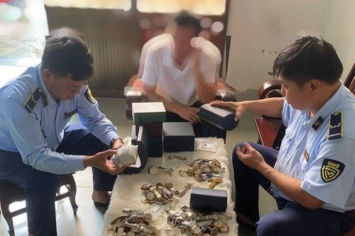 Chuyển Cơ quan Cảnh sát điều tra vụ việc buôn bán đồng hồ giả mạo nhãn hiệu Rolex, Omega, Tissot...