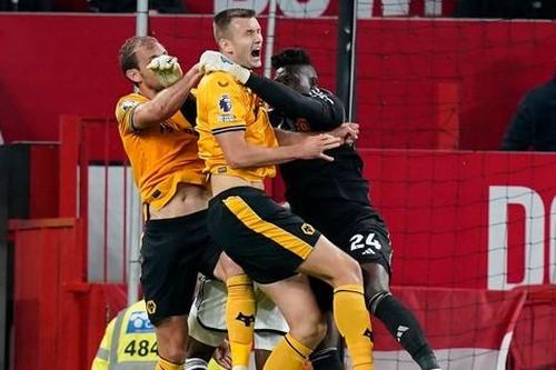 Trọng tài thừa nhận Wolves bị tước penalty trong trận thua MU 0-1
