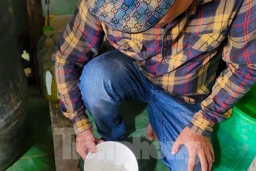 Nước sạch ở xã nông thôn mới có lẫn cát