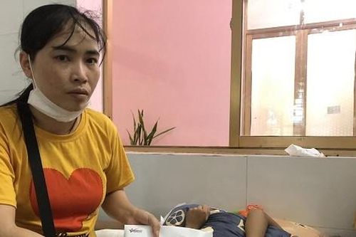 Trao hơn 174 triệu đồng đến gia đình có 4 cha con bị tai nạn ở Hà Nam