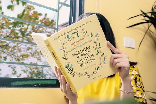 'Mỗi ngày 10 phút thì thầm với con'