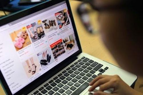 Giảng viên buôn bất động sản, bán hàng online vì 'việc phụ cho thu nhập chính'