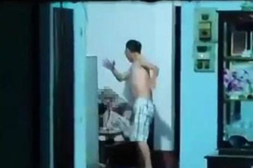 Bắt giam đối tượng bạo hành mẹ ruột