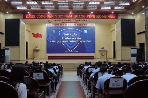 Tập huấn lấy mẫu phân bón cho lực lượng Quản lý thị trường