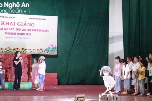 Khai mạc các lớp truyền dạy Dân ca ví, giặm Nghệ Tĩnh cho học sinh