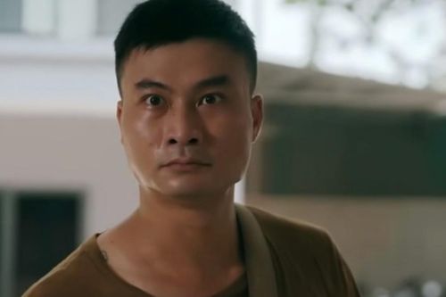 Duy Hưng áo đẫm mồ hôi vì cảnh đánh ghen, có hành động khiến Tiến Lộc hoảng hồn