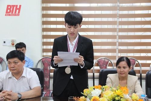 Khen thưởng cho các tập thể và cá nhân thuộc ngành GD&ĐT