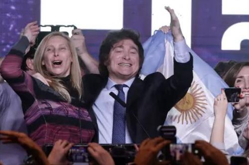 Argentina phá giá đồng tiền, tăng lãi suất lên 118% sau kết quả bầu cử gây sốc