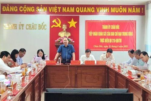 Đoàn khảo sát Trung ương làm việc với Thành ủy Châu Đốc