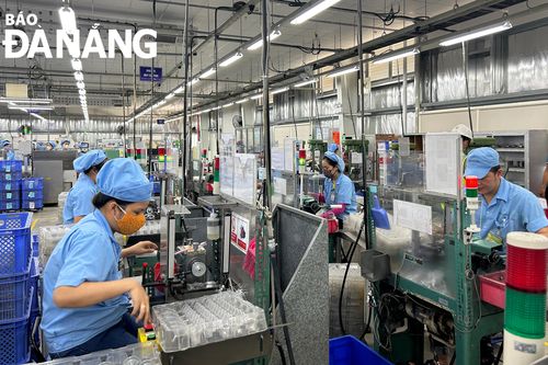 Kinh tế từng bước phục hồi, vượt qua thách thức