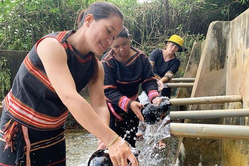 Những giọt nước trong lòng thành phố