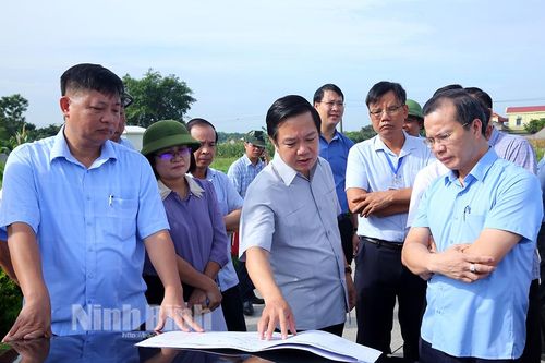 Đồng chí Chủ tịch UBND tỉnh kiểm tra tiến độ thực hiện Dự án đầu tư xây dựng tuyến đường ĐT.482