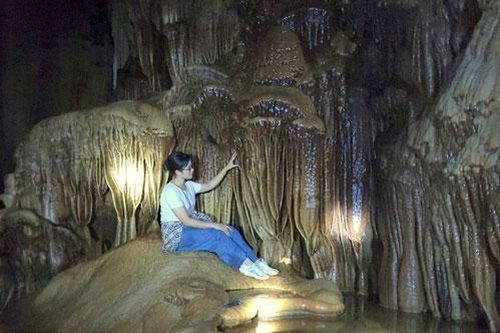 Nét hoang sơ của hang Khau Quang