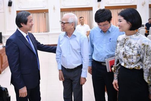 Hiệu trưởng không phải là 'ông quan' trong cơ sở giáo dục mà phải là người dẫn dắt