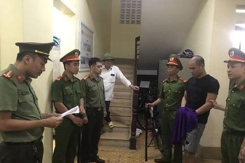 Tạm giam đối tượng tổ chức cho 8 người nước ngoài cư trú trái phép