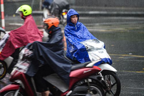 Thời tiết ngày 15/8: Miền Bắc mưa dông, cảnh báo sạt lở và lũ quét tại nhiều nơi
