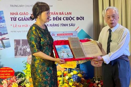 'Nghĩa nặng tình sâu' của nhà báo, nhà giáo Trần Bá Lạn