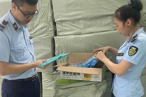 Lào Cai: Liên tiếp phát hiện và tạm giữ 2 lô thực phẩm nhập lậu