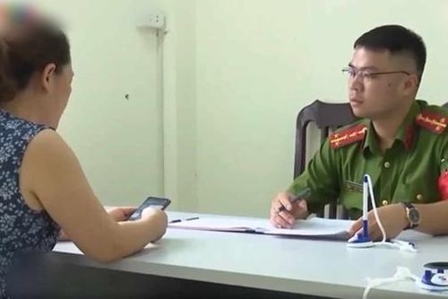 Dụ cài ứng dụng để 'hack' điện thoại