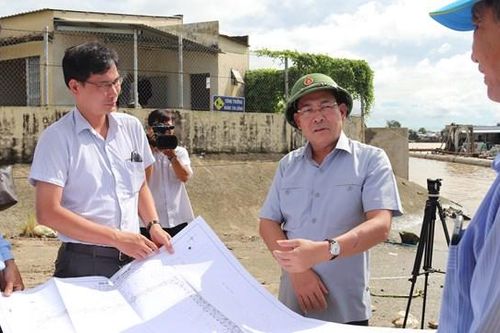 Kiểm soát chặt việc xây dựng công trình, nhà ở ven sông
