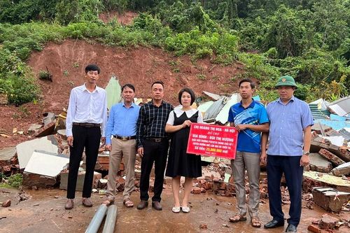 Hỗ trợ giáo viên ở Điện Biên bị sập nhà do thiên tai